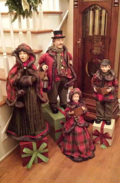Set of 4 Musical Victorian Carolers
